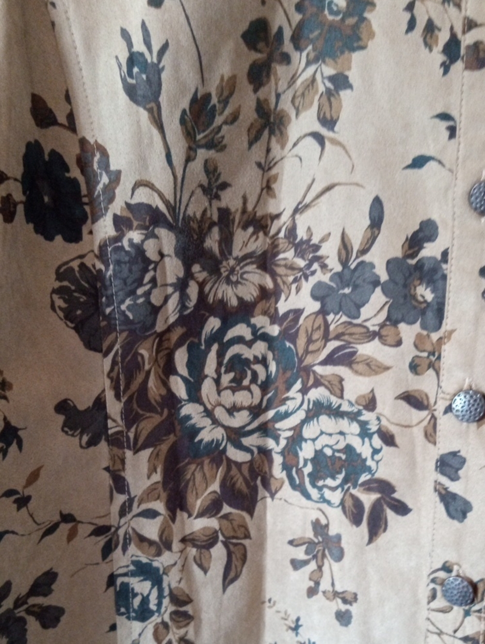 SOFT Floral Button Up Top - Picture 5 of 9